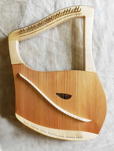 Solo lyre